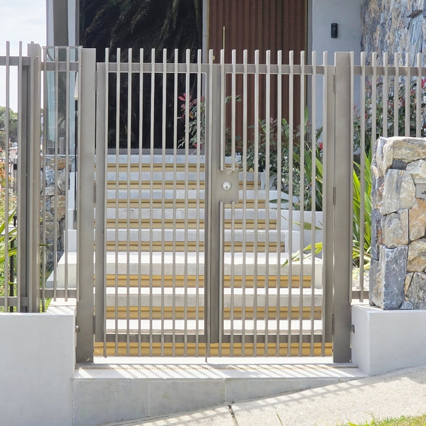 Gate Spray Painting